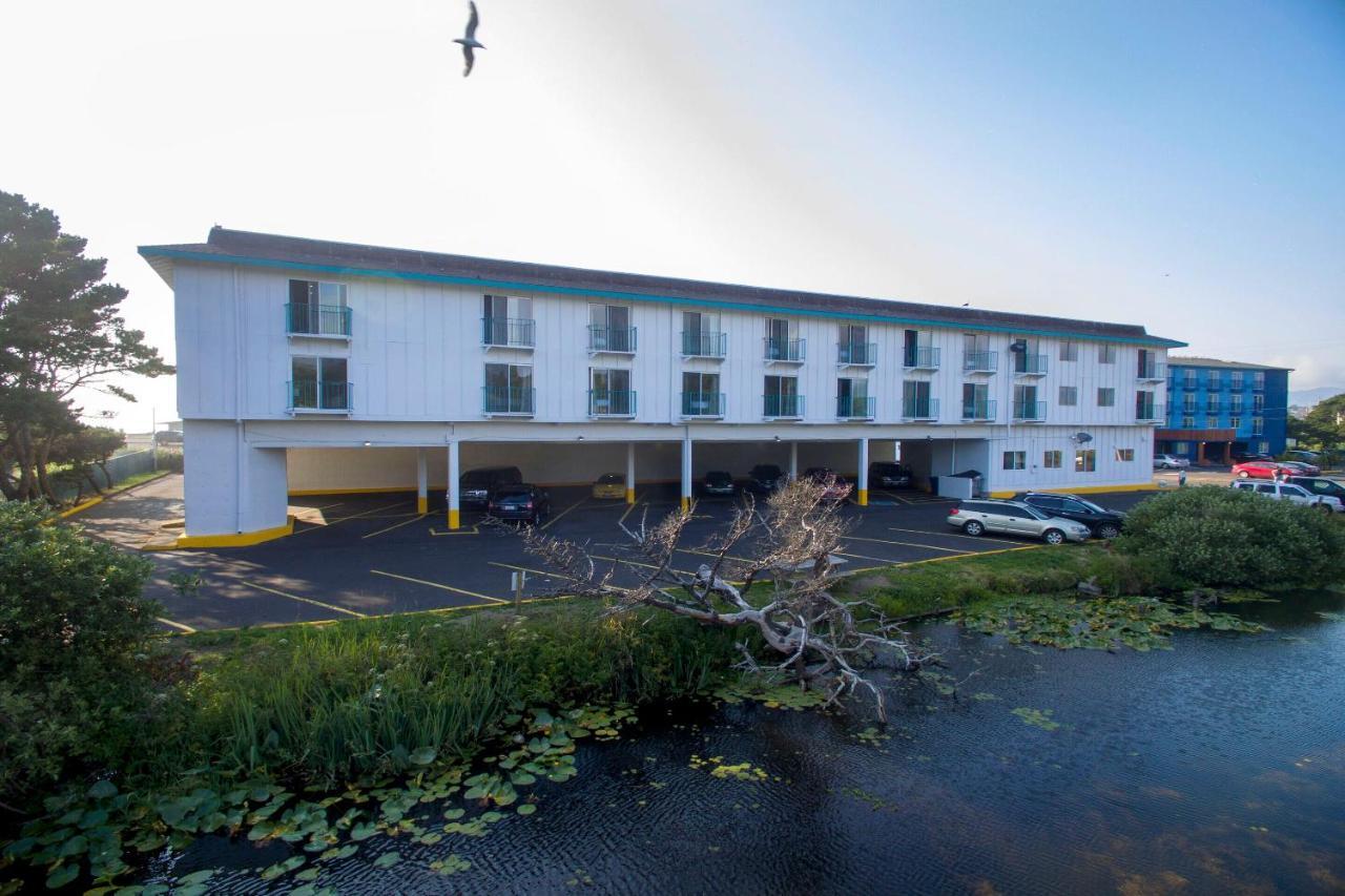 Oyo Ocean Breeze Hotel At Lincoln City Exterior photo