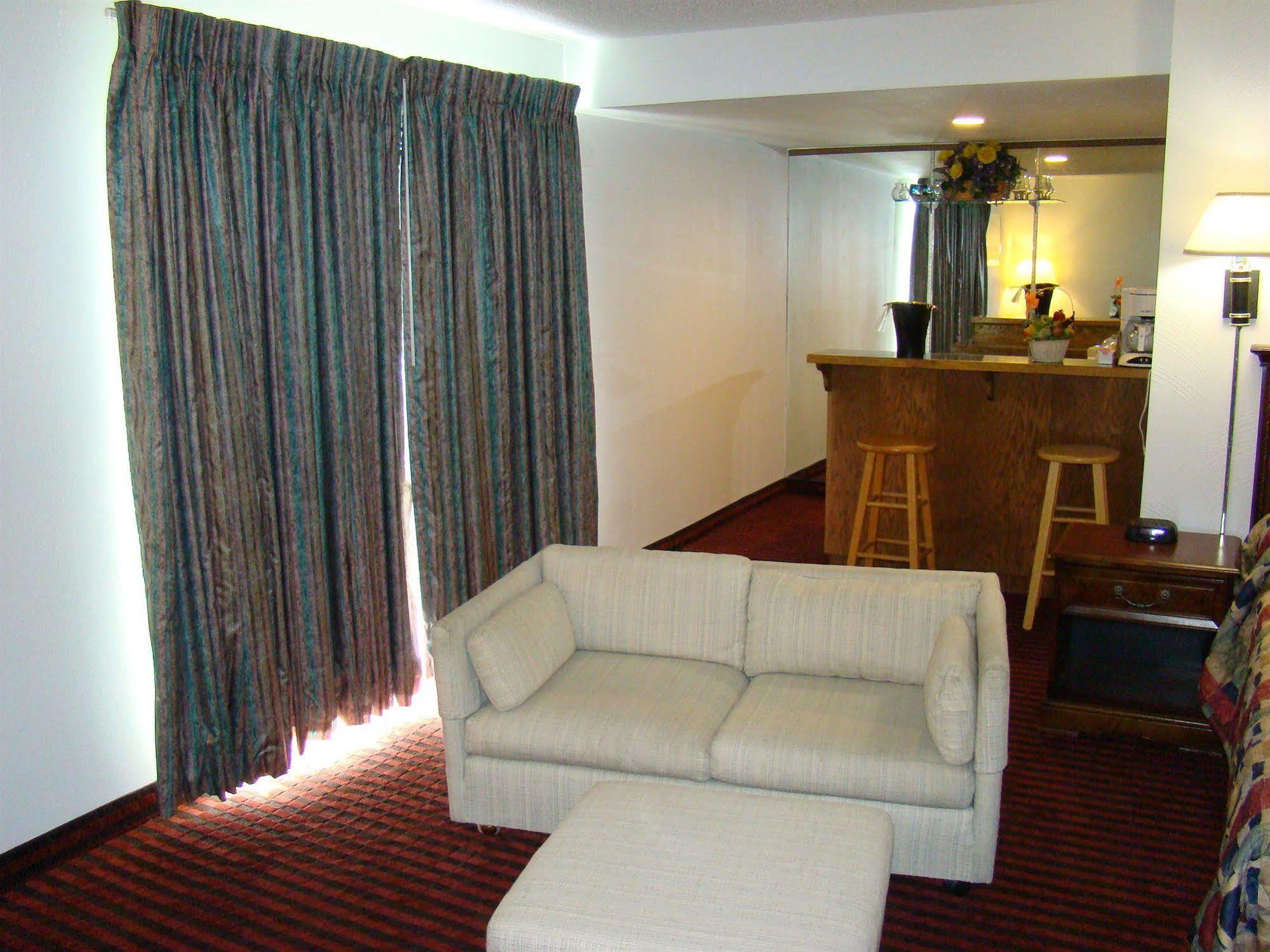 Oyo Ocean Breeze Hotel At Lincoln City Exterior photo