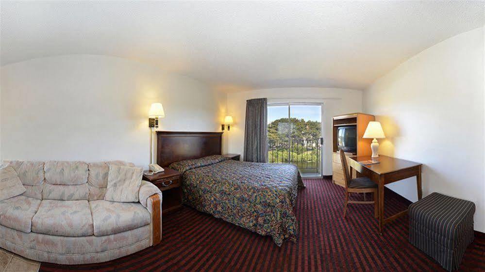 Oyo Ocean Breeze Hotel At Lincoln City Exterior photo